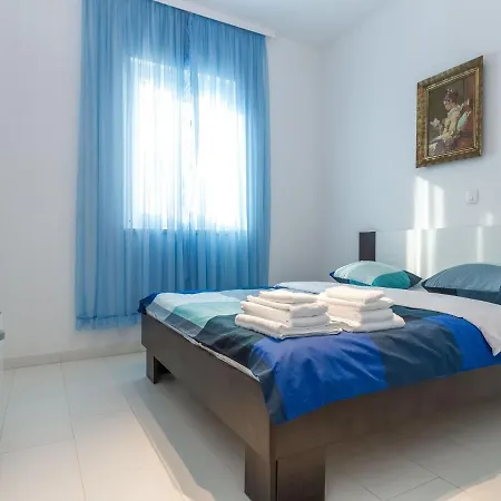Villa Gorgeous In With Swimming Pool