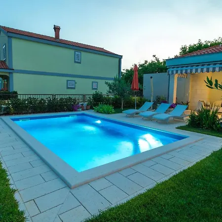 Villa Gorgeous In With Swimming Pool