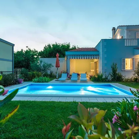 Villa Gorgeous In With Swimming Pool *