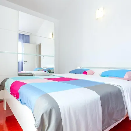 Gorgeous In With Swimming Pool * Vrsi
